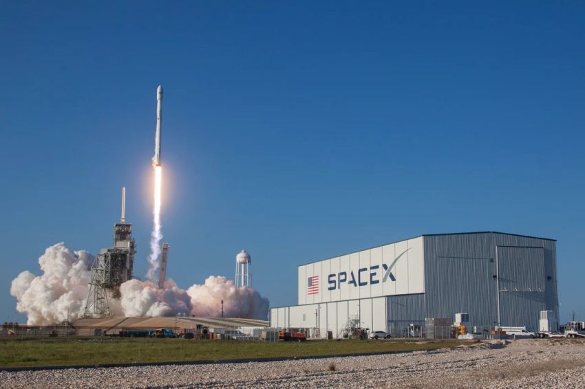 Orbit Satelit Starlink Berubah Gegara Kecelakaan Roket SpaceX